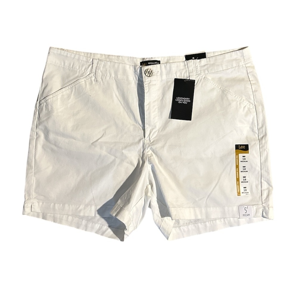 NWT, Lee,Women’s Legendary Style Shorts, Mid Rise, 5” inseam, M,Short,White, B27